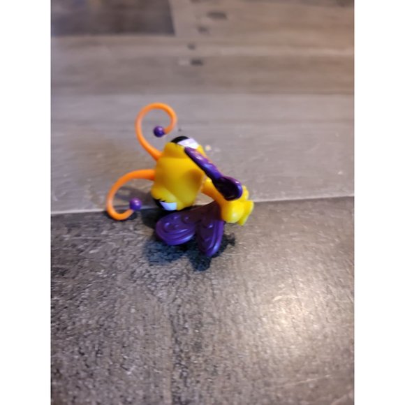 Littlest pet shop LPS yellow butterfly hasbro toy figure - Picture 4 of 5